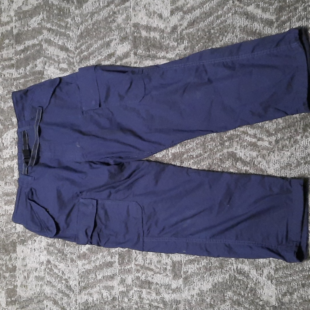 Men's dark blue cargo Levi pants.